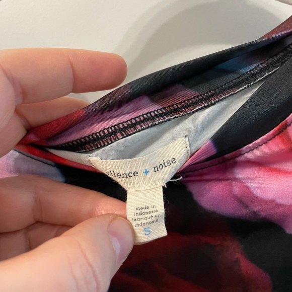 Silence + Noise URBAN OUTFITTERS Floral Y2K Crop Top - Picture 5 of 16